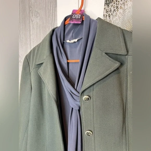 051. Womens 3 pc Blazer Bundle with Skirt & Blouse 10/12 - Picture 2 of 7